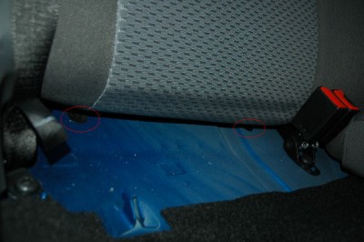 Gumene zatky treba vybrat.