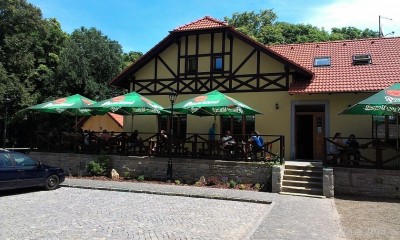 Pohled na venkovní sezení.