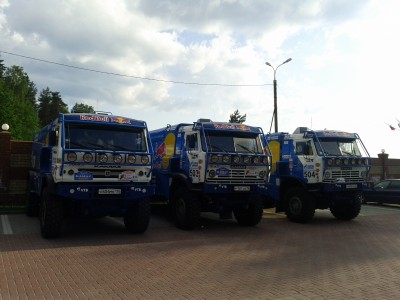 jednou ráno před hotelem...ideální povoz na ruské cesty...