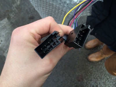 Piny nového autorádia.