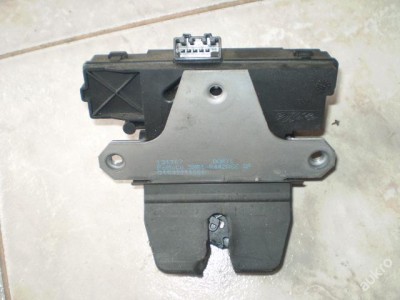 6262236422.jpg (32.08 KiB) Zobrazeno 5488 x Nahradil jsem ho tímto typem zámku s 5 piny (Subjektivně se mi zdá, že celý vnitřní mechanismus je bytelnější)