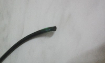 Zatavený magnet ve špičce hadičky.