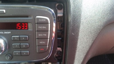 přišroubování - původní šrouby (do plastu)