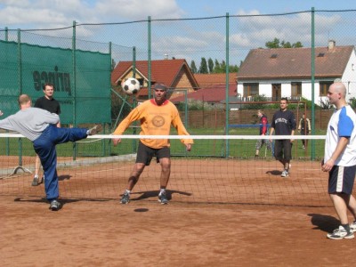 I karate se dá použít při nohejbalu...