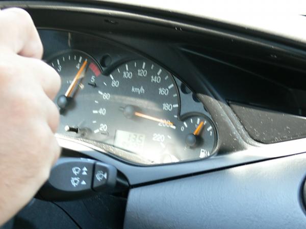 info pro strážce zákona: řídila osoba blízká, proti které nemusím vypvídat. Tak.