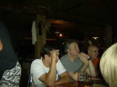 Méďa se začíná modlit...