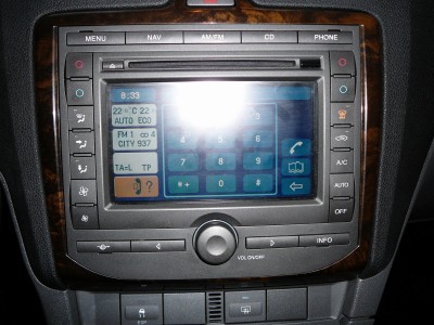 Navigacni display s telefonem