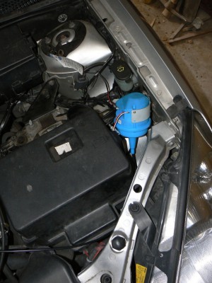 jelikož je v 1,8 málo místa ,tak jsem servo umístnil tady