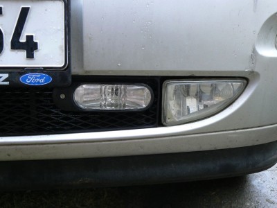 napasovat světla a vyříznout díry do plastové mřížky