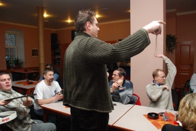 Dany a PedroH se pretahuji o digi.jpg