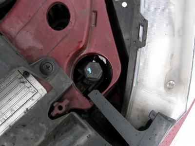 plnící ventil klimatizace se zátkou.jpg