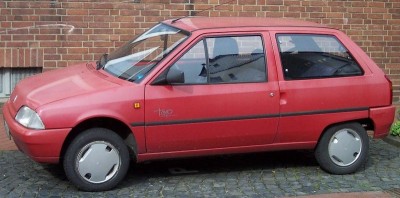 800px-Citroen_AX_red_l.jpg