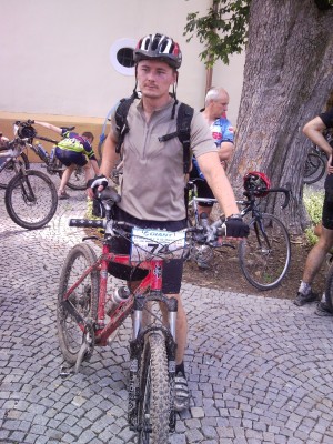 cca 10min po dojazde, uz viem stat na nohach a hrube blato je zoskriabane dole ;o)