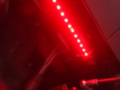 LED pásik nad pedálmi
