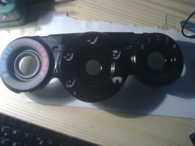 Dole u prvního panáčka v levo můžeš videt jak to schitalo pájku na 2 místech :-( je to jen malinký. ale opravit to pujde blbě