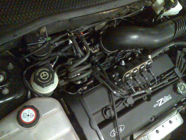 Pohled na vstřikovače směrem k sání