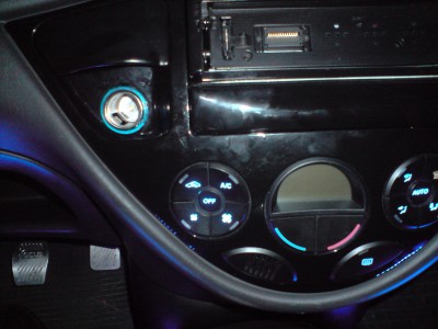 Modrý zapalovač.JPG