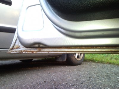 spodní část dveří u řidiče
