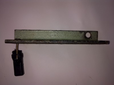 Foto245.jpg (19.84 KiB) Zobrazeno 1465 x To železo se dá souběžne s motorem, nad rouru výfuku.